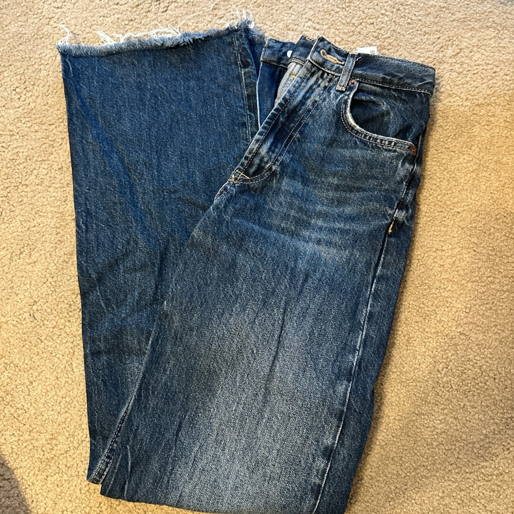 Zara Women's straight leg Blue Jeans
